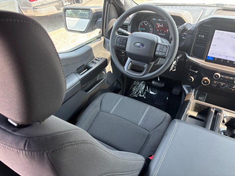 Ford F-150 Vehicle Full-screen Gallery Image 14
