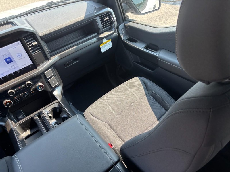 Ford F-150 Vehicle Full-screen Gallery Image 16