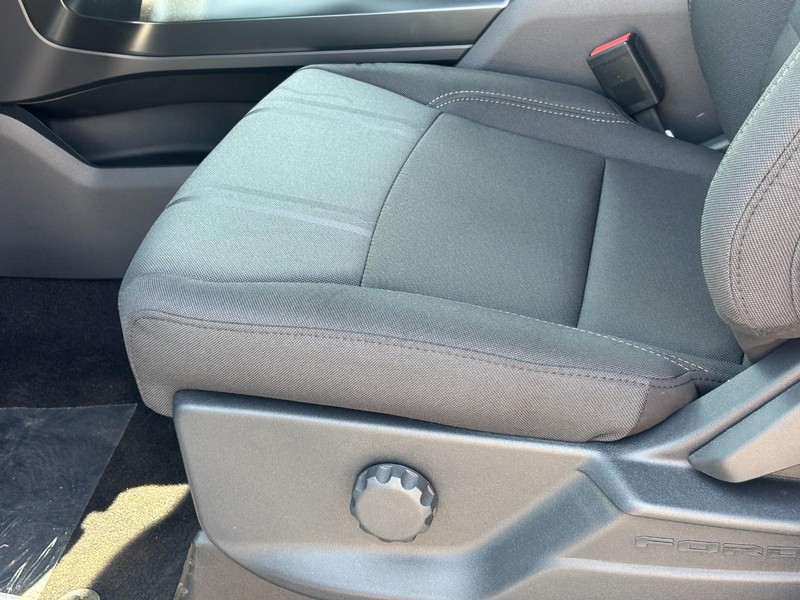 Ford F-150 Vehicle Full-screen Gallery Image 17