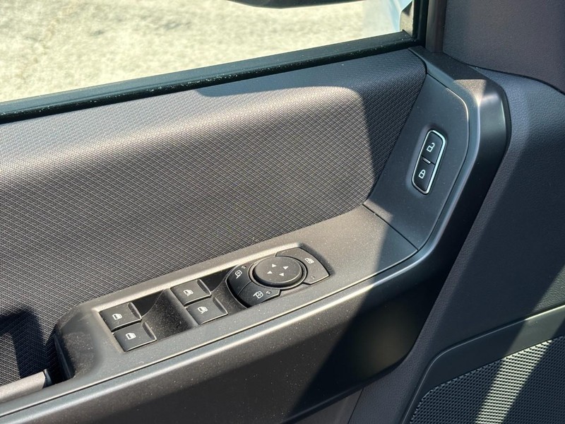 Ford F-150 Vehicle Full-screen Gallery Image 18