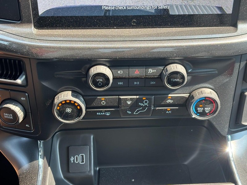 Ford F-150 Vehicle Full-screen Gallery Image 24
