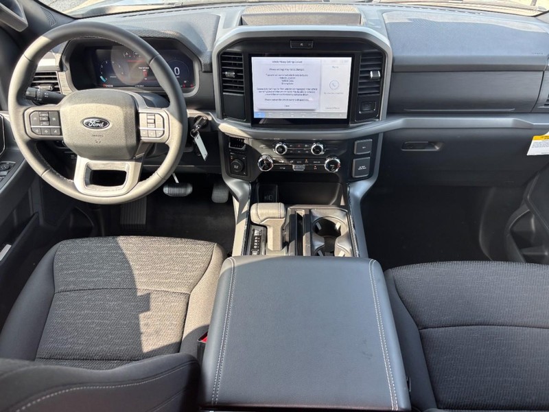Ford F-150 Vehicle Full-screen Gallery Image 15
