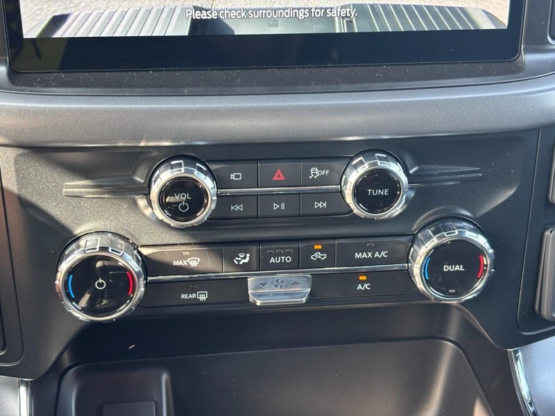 Ford F-150 Vehicle Full-screen Gallery Image 24