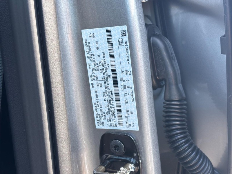 Ford F-150 Vehicle Full-screen Gallery Image 25