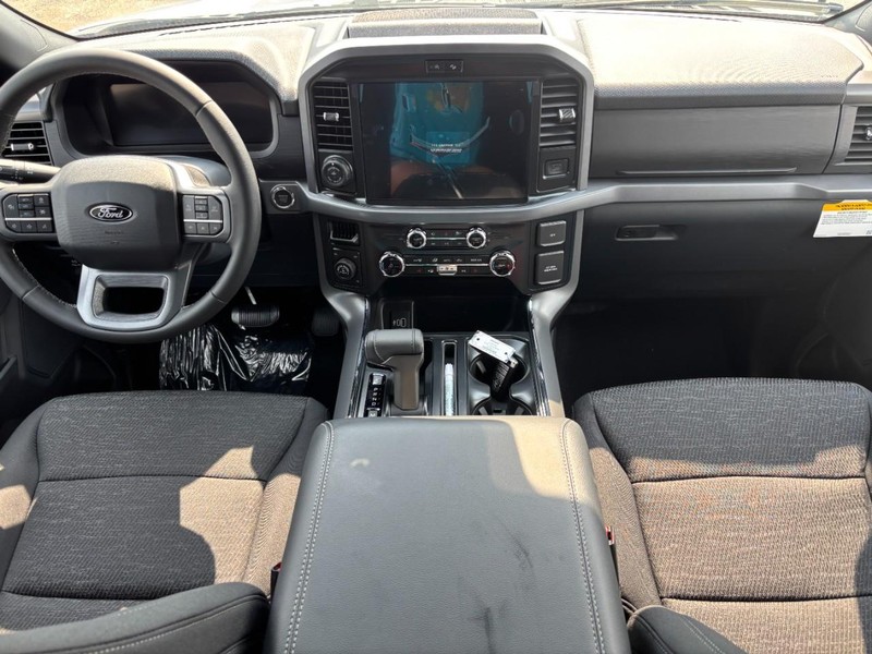 Ford F-150 Vehicle Full-screen Gallery Image 15