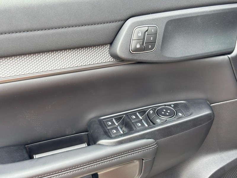 Ford Ranger Vehicle Full-screen Gallery Image 18