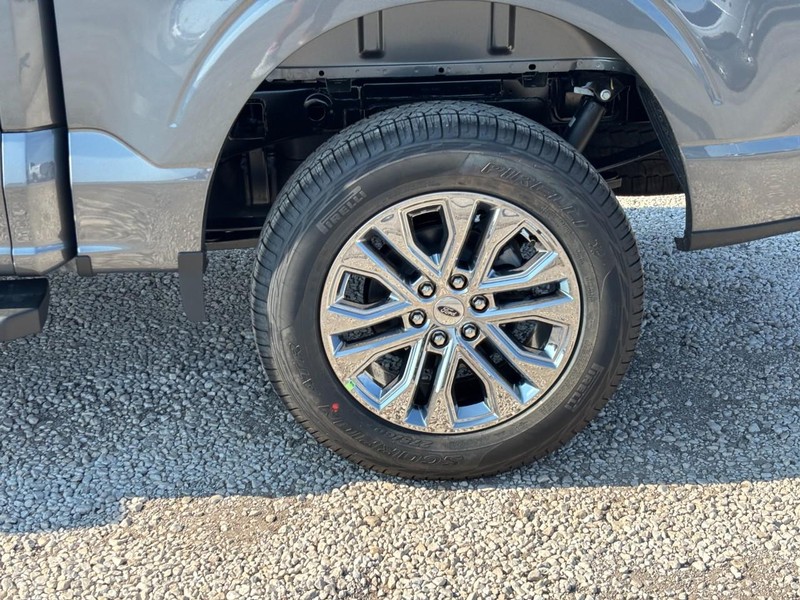 Ford F-150 Vehicle Full-screen Gallery Image 12
