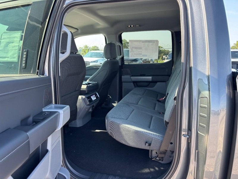 Ford F-150 Vehicle Full-screen Gallery Image 13