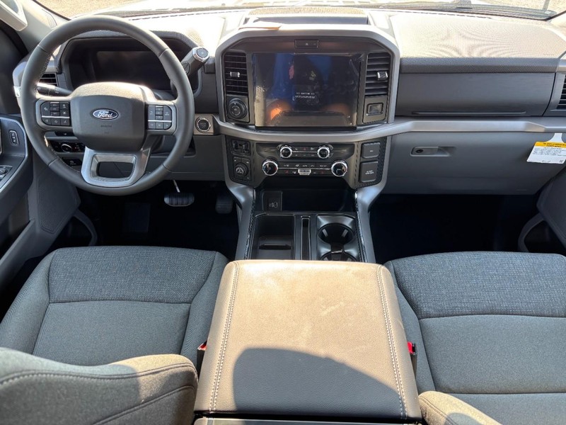 Ford F-150 Vehicle Full-screen Gallery Image 15
