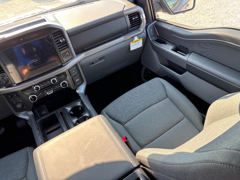 Ford F-150 Vehicle Full-screen Gallery Image 16