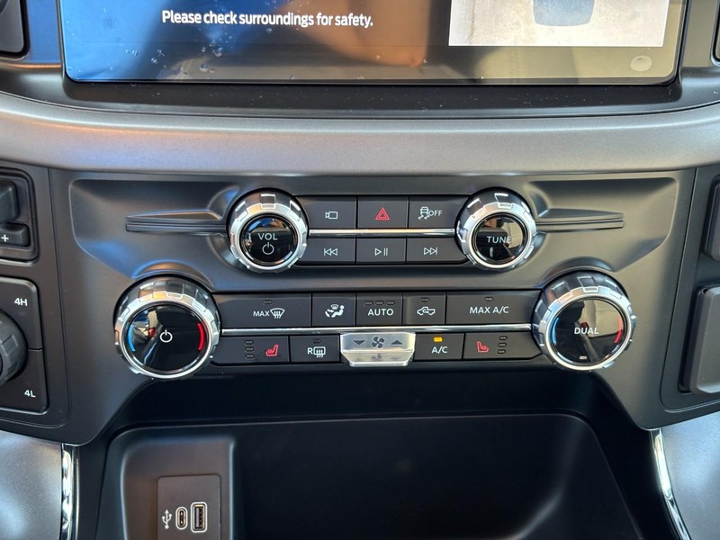 Ford F-150 Vehicle Full-screen Gallery Image 25