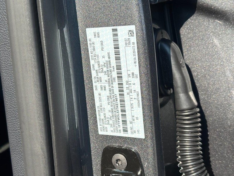Ford F-150 Vehicle Full-screen Gallery Image 26