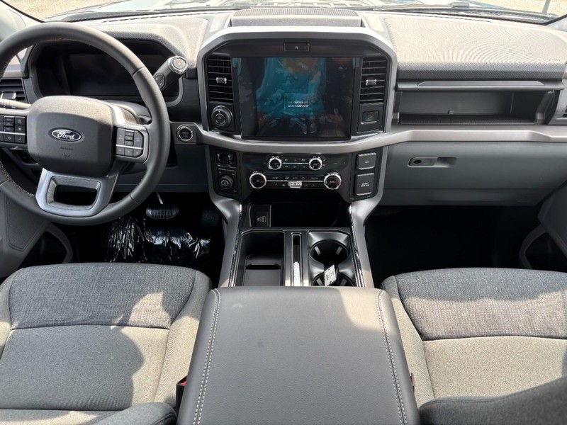 Ford F-150 Vehicle Full-screen Gallery Image 15