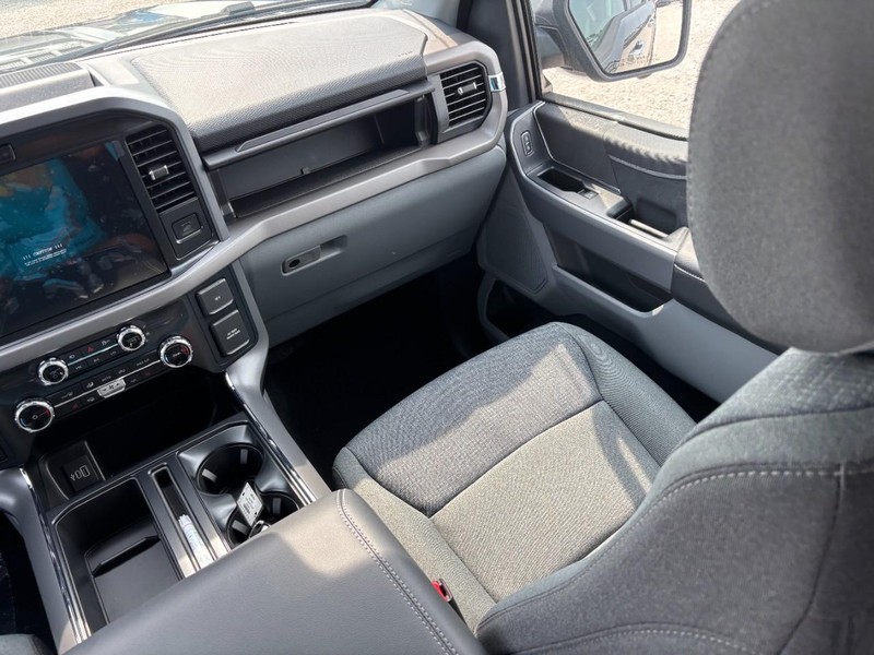 Ford F-150 Vehicle Full-screen Gallery Image 16