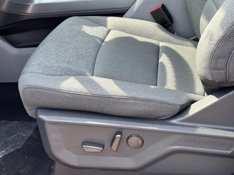 Ford F-150 Vehicle Full-screen Gallery Image 17