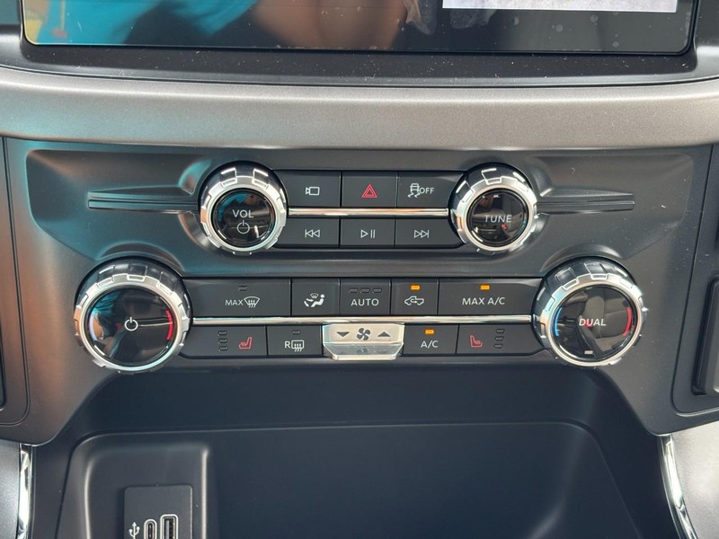 Ford F-150 Vehicle Full-screen Gallery Image 25