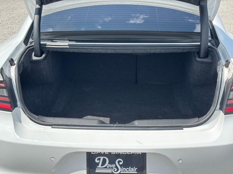 Dodge Charger Vehicle Full-screen Gallery Image 09