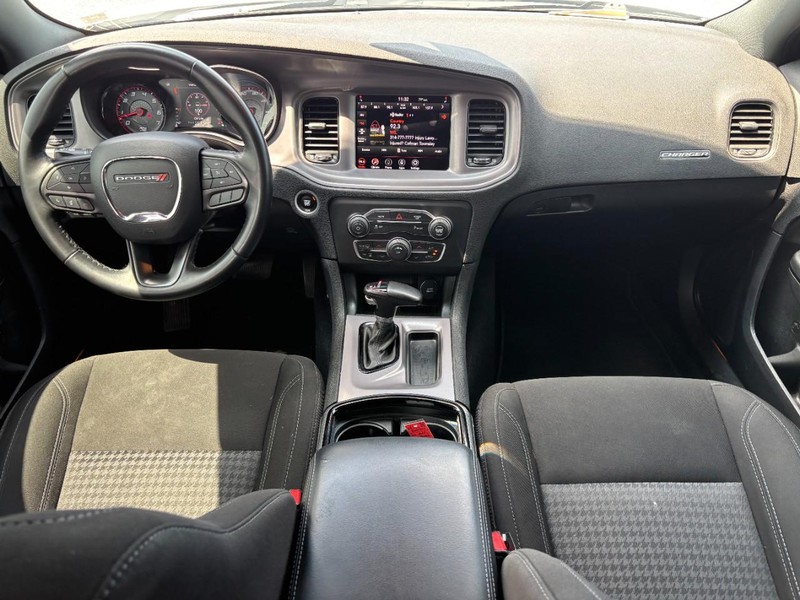 Dodge Charger Vehicle Full-screen Gallery Image 13