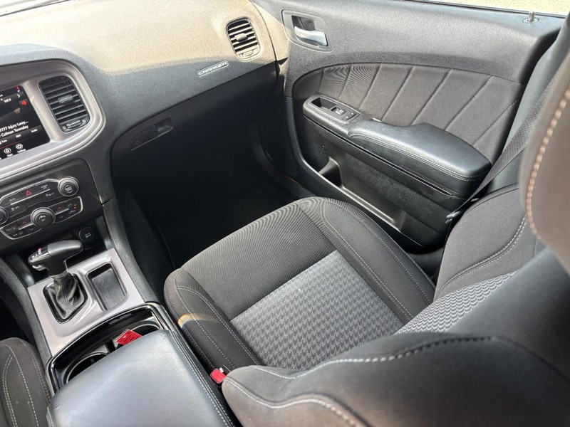 Dodge Charger Vehicle Full-screen Gallery Image 14