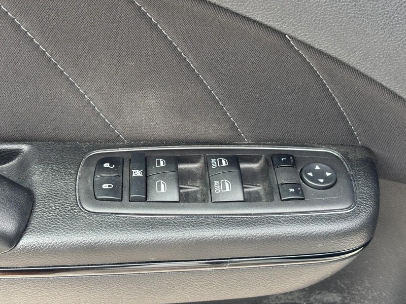 Dodge Charger Vehicle Full-screen Gallery Image 16