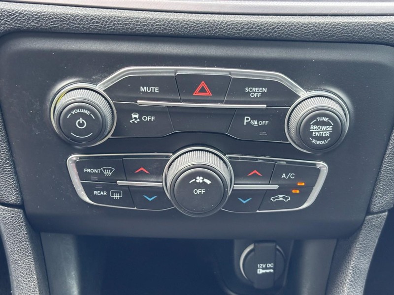 Dodge Charger Vehicle Full-screen Gallery Image 22