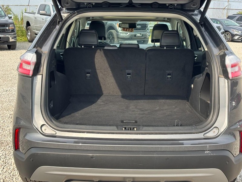Ford Edge Vehicle Full-screen Gallery Image 11