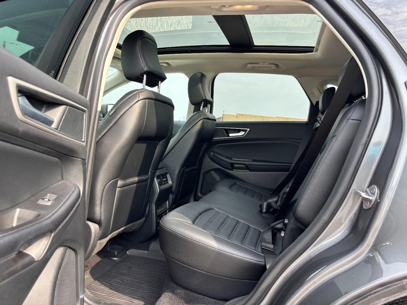 Ford Edge Vehicle Full-screen Gallery Image 13