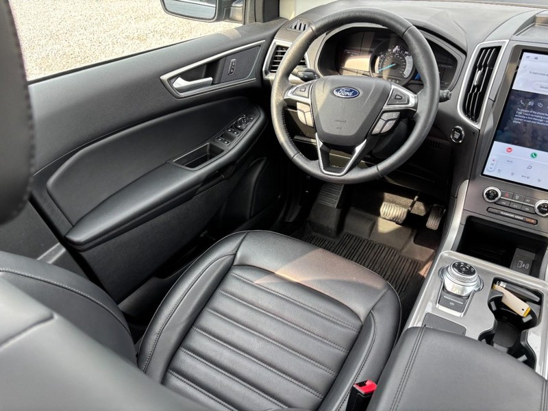 Ford Edge Vehicle Full-screen Gallery Image 14