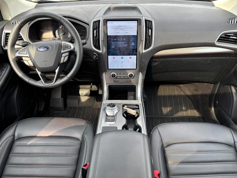 Ford Edge Vehicle Full-screen Gallery Image 15