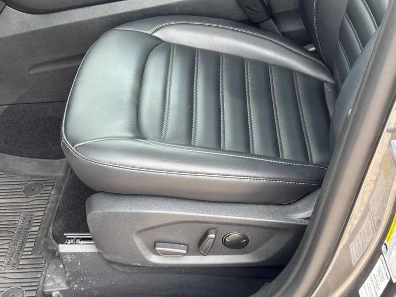 Ford Edge Vehicle Full-screen Gallery Image 17