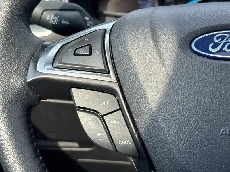 Ford Edge Vehicle Full-screen Gallery Image 19