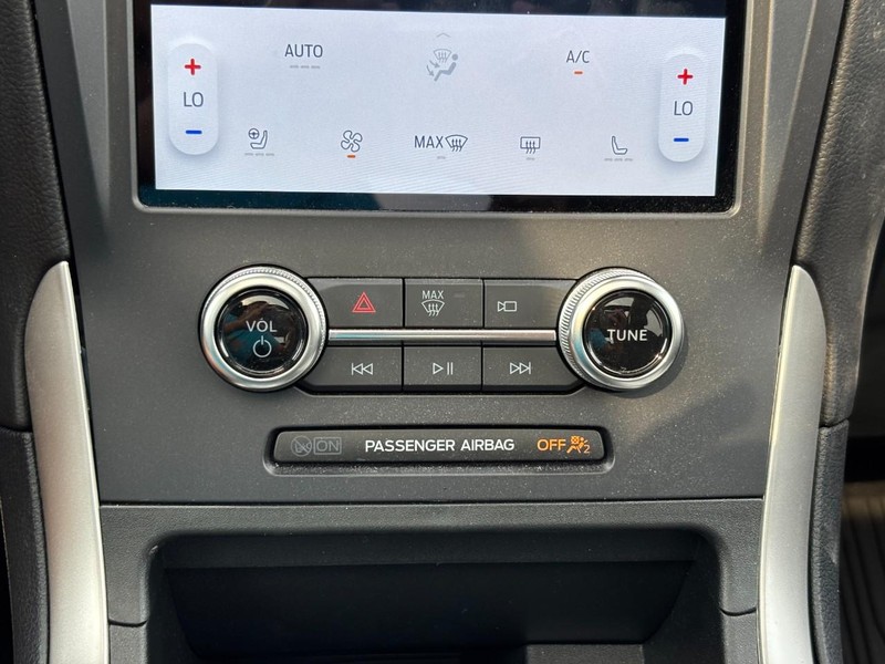 Ford Edge Vehicle Full-screen Gallery Image 24