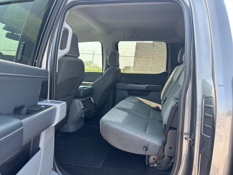 Ford F-150 Vehicle Full-screen Gallery Image 13