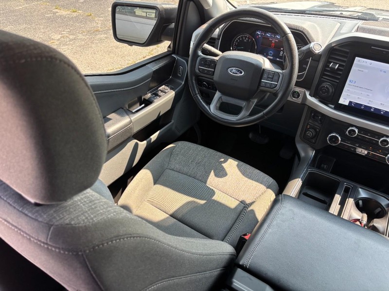 Ford F-150 Vehicle Full-screen Gallery Image 14