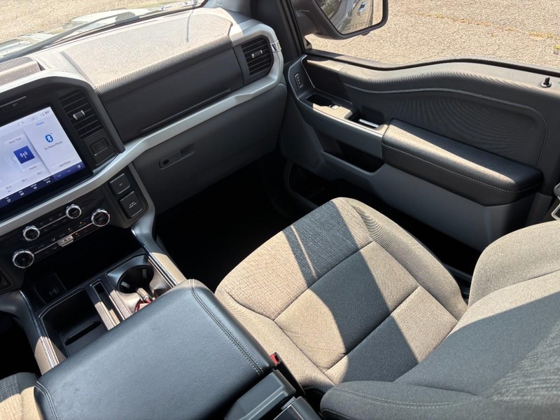 Ford F-150 Vehicle Full-screen Gallery Image 16