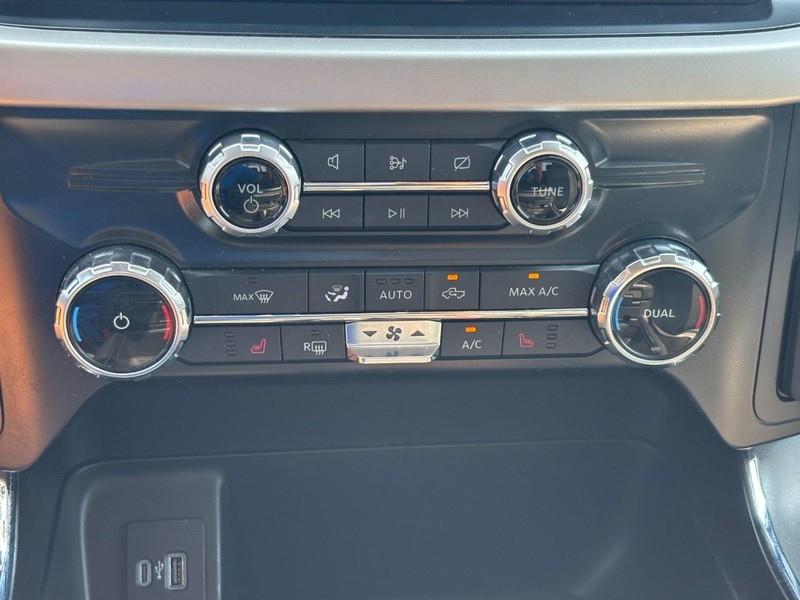 Ford F-150 Vehicle Full-screen Gallery Image 24