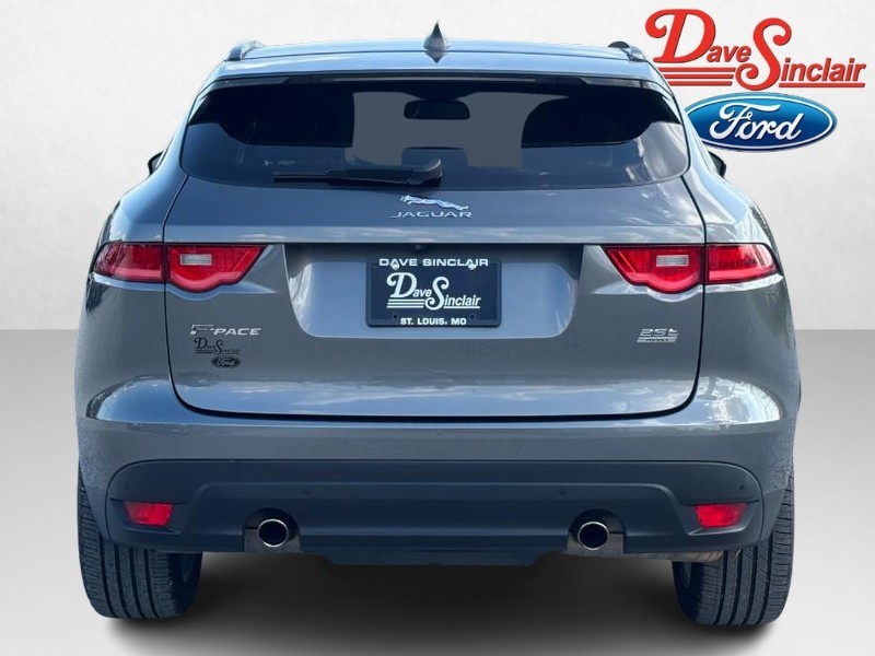 Jaguar F-Pace Vehicle Full-screen Gallery Image 08