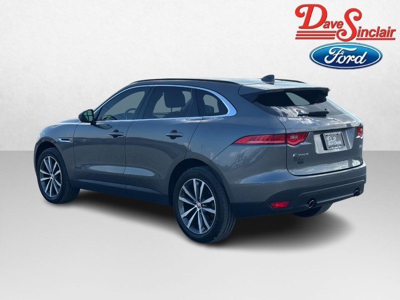 Jaguar F-Pace Vehicle Full-screen Gallery Image 09