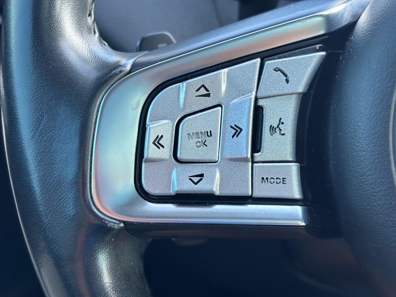Jaguar F-Pace Vehicle Full-screen Gallery Image 19