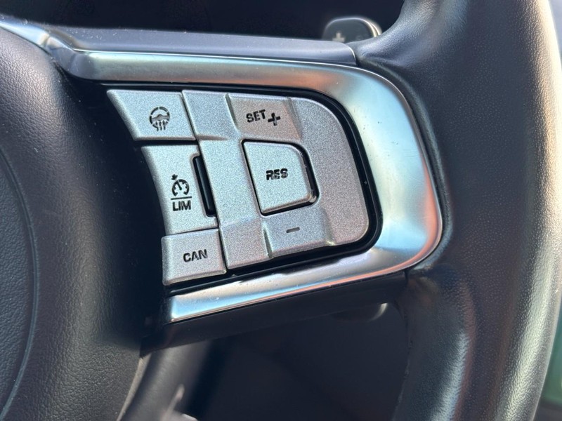 Jaguar F-Pace Vehicle Full-screen Gallery Image 20