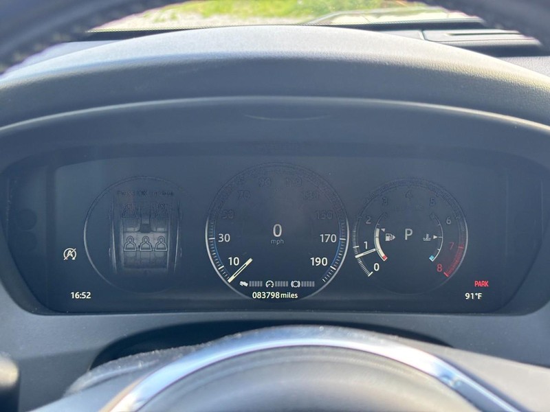 Jaguar F-Pace Vehicle Full-screen Gallery Image 21