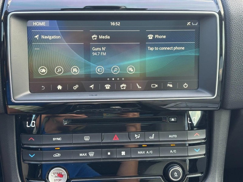 Jaguar F-Pace Vehicle Full-screen Gallery Image 22