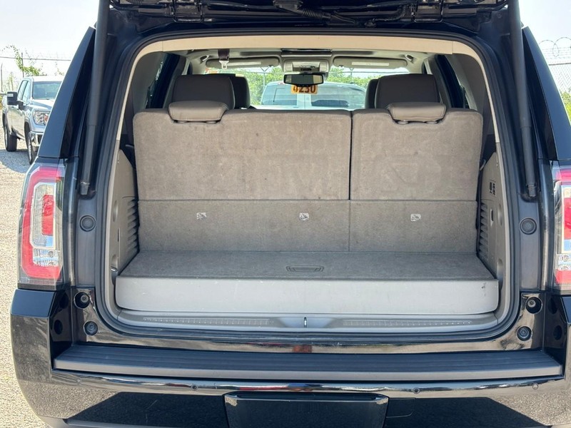 GMC Yukon Vehicle Image 11