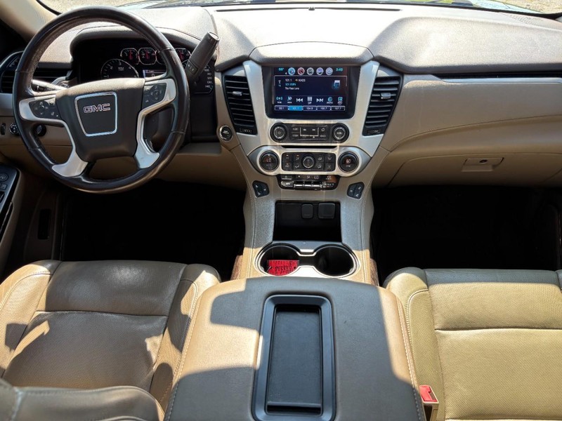 GMC Yukon Vehicle Image 17