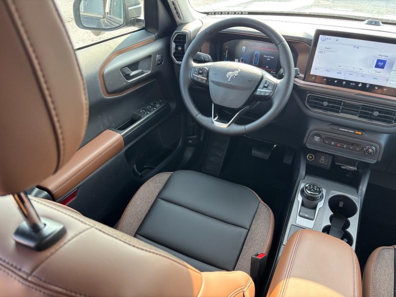 Ford Bronco Sport Vehicle Full-screen Gallery Image 14