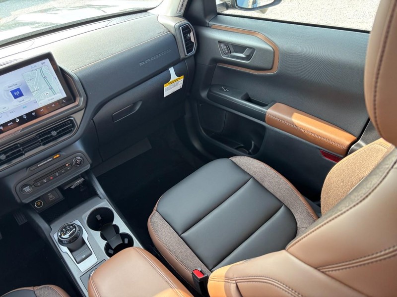 Ford Bronco Sport Vehicle Full-screen Gallery Image 16