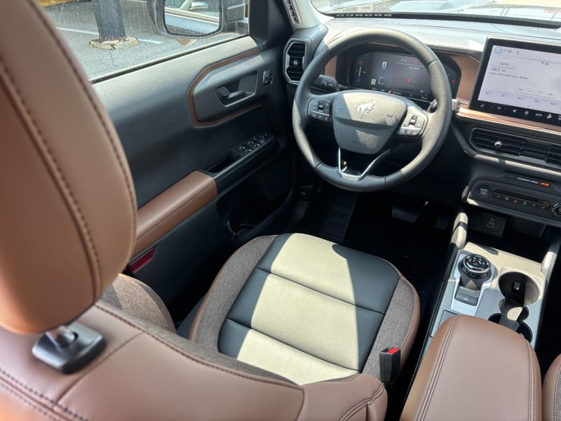 Ford Bronco Sport Vehicle Full-screen Gallery Image 15