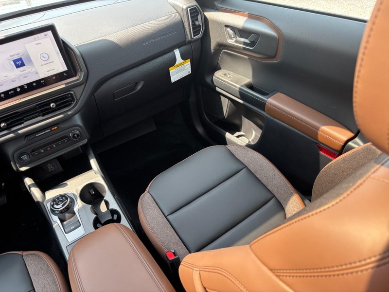 Ford Bronco Sport Vehicle Full-screen Gallery Image 17