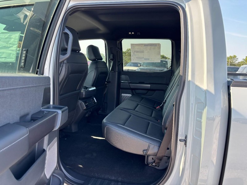 Ford F-150 Vehicle Full-screen Gallery Image 13