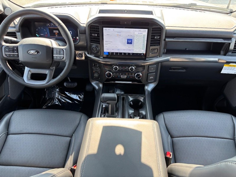 Ford F-150 Vehicle Full-screen Gallery Image 15